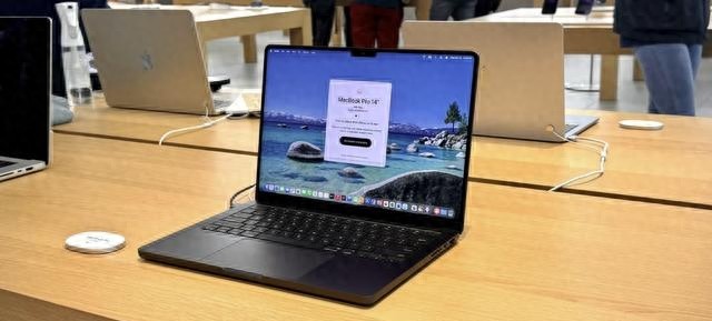 -苹果 MacBook Pro 酝酿五年来最大一次改款,时间锁定 2026 第1张 苹果 MacBook Pro 酝酿五年来最大一次改款,时间锁定 2026 第1张